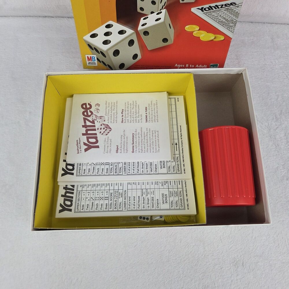 Vintage 1998 Yahtzee Dice Game Milton Bradley Complete With Score Pads - Picture 3 of 11